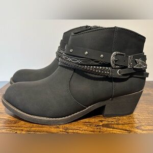 Pop Womens Black Santiago Block Heel Booties NWT Size 6.5